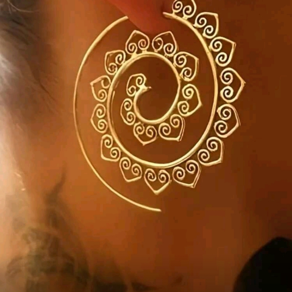 Elegant Gold Spiral Earrings